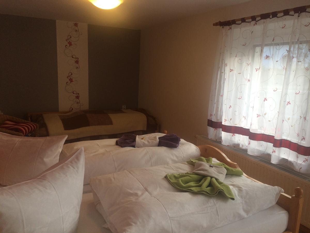 Ferienwohnung Guerth Kleinhennersdorf Екстериор снимка